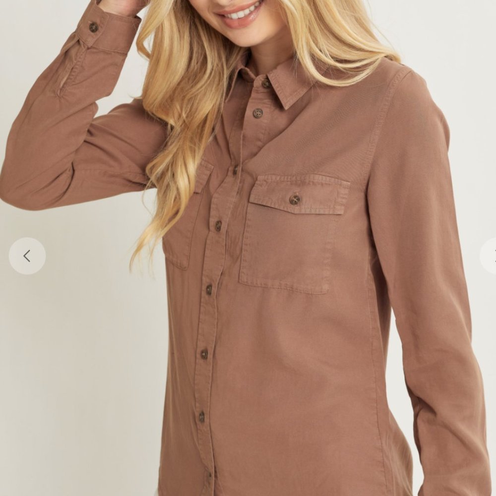 Oh Mi Gorgeous Hailey Scooped Hemed Button up Shirt